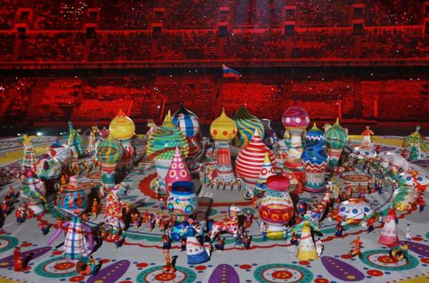 Артисты во время театрализованного представления на церемонии открытия XXII зимних Олимпийских игр в Сочи 4