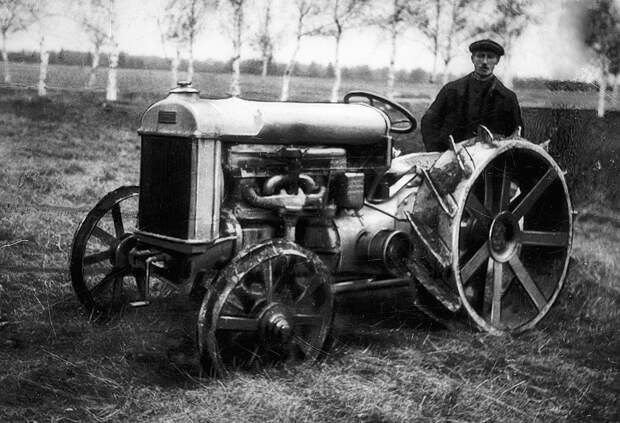 Трактор "Фордзон - Путиловец" о котором мечтал Давыдов из "Поднятой целины"...