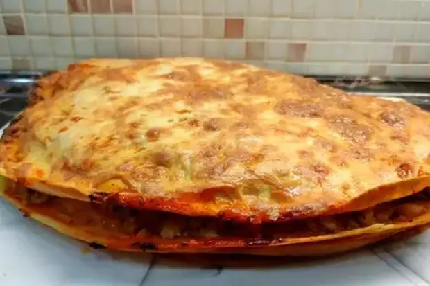 Фото к рецепту: Рецепт пирога из лаваша. рецепт пирога с мясом на завтрак.