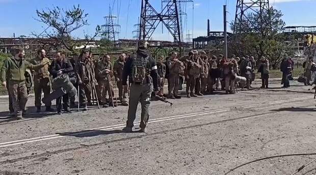 Сдача в плен боевиков с «Азовстали»