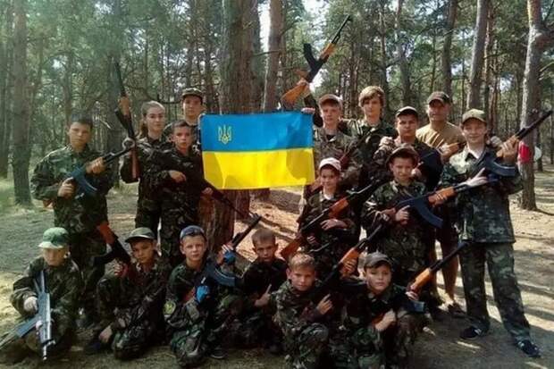 Из-за парты на передовую: в национальное сопротивление на Украине начнут