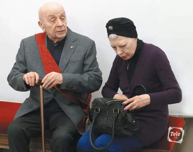 Со второй женой Со второй женой