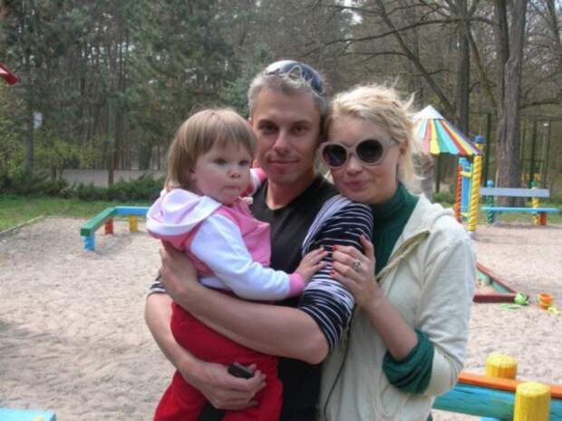 Лидия Таран с Андреем Доманским и маленькой дочерью: архивное фото