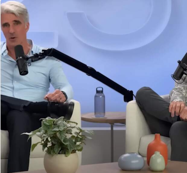 Apple.jpg Apple.jpg