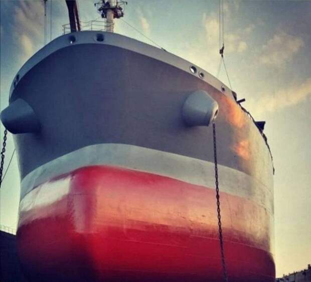 Передовые плавучие базы для ВМС КСИР