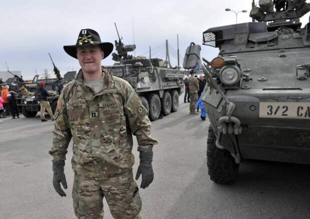 «Мы оплатим вам военную базу»: сколько Польша отдаст за преданность США?