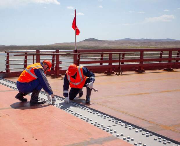 Состоялась стыковка конструкций нового моста через реку Туманная на границе с КНДР