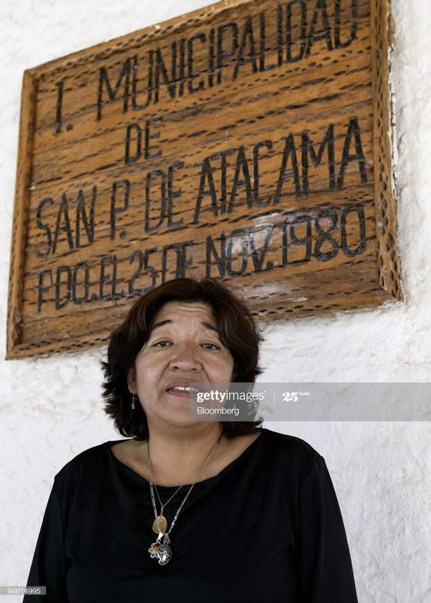 Стенды мэра Сандры Берны в городе Сан-Педро-де-Атакама, Чили: фото новостей