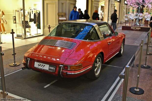 Выставка автомобилей Porsche в Московском ГУМе (15 фото)