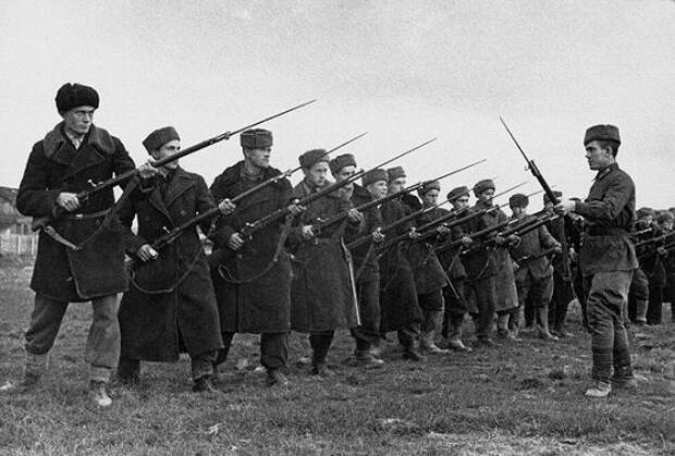 Смертельная сталь: какое оружие красноармейцев пугало немцев больше, чем танки