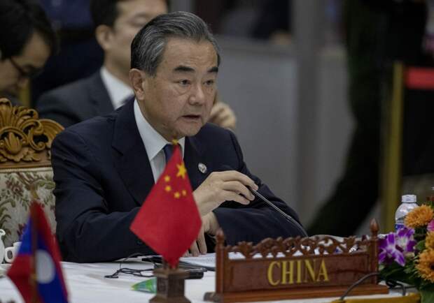 Глава МИД КНР предложил запустить процесс расширения БРИКС