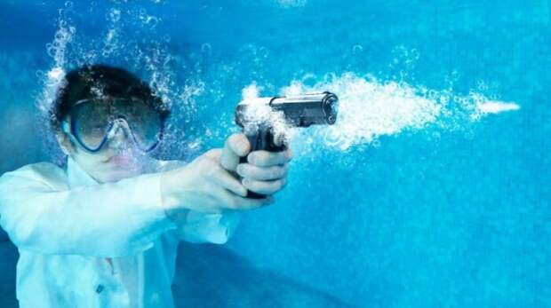 Что будет, если выстрелить под водой из огнестрельного оружия