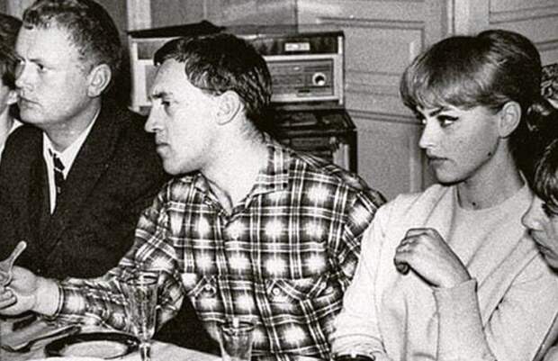 Высоцкий с Татьяной на одной из вечеринок