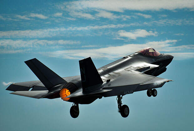Истребитель-бомбардировщик F-35 способен связыватся с другими боевыми аппаратами для построения полной картины боя