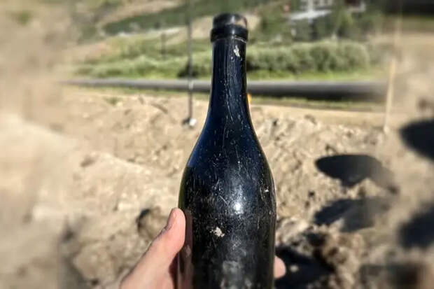 UPI: в США археологи нашли 150-летню бутылку с алкоголем и выпили