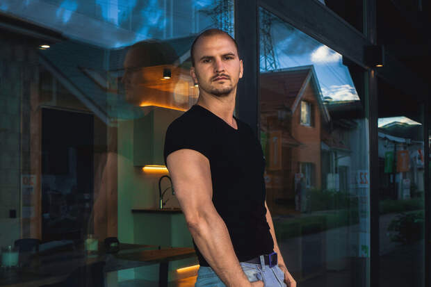 С блогера Домогацкого взыскали 49 млн по делу о мошенничестве с продажей вилл