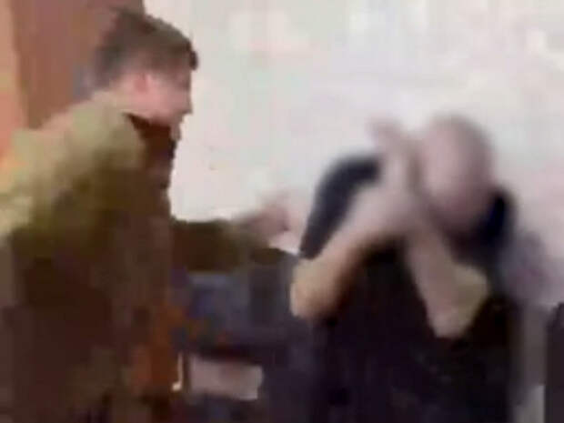 «Побил и правильно сделал»: Кадыров выложил видео, на котором его сын избивает поджигателя Корана