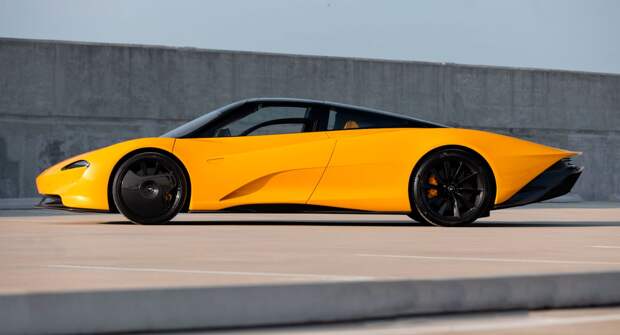 Желтый McLaren Speedtail с небольшим пробегом