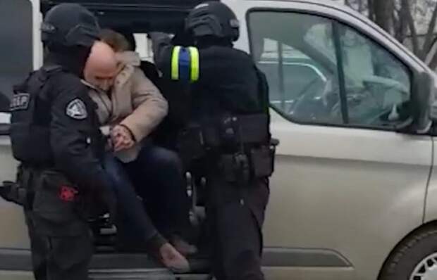В Сети появились кадры задержания бывшего боевика из банды Басаева в Москве