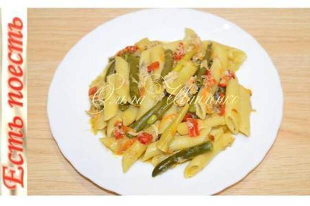 Макароны с курицей и овощами