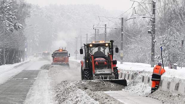 Скатертью дорога: какие машины убирают снег на улицах и автотрассах России