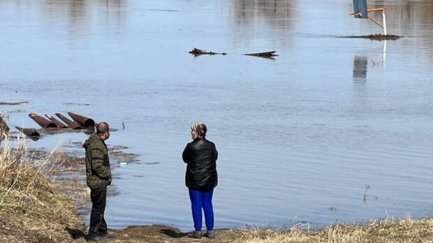 Один из поселков Тюменской области подтопило из-за паводков