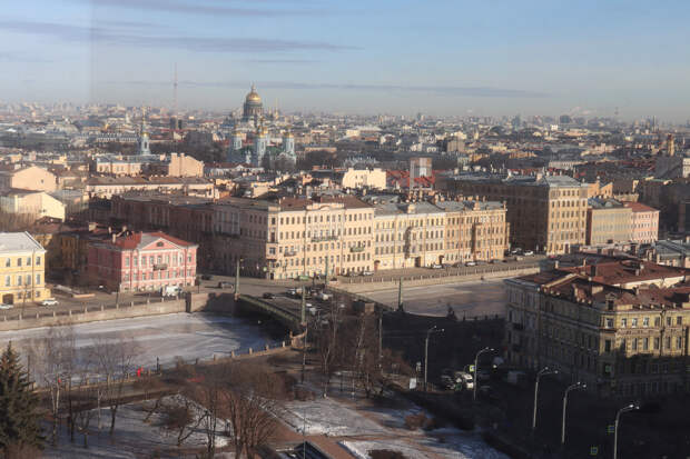 Зашли в номер Азимут-отеля в Петербурге, выглянули в окно и обалдели