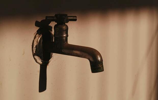 Восемь зданий на Васильевском острове отключены от холодной воды