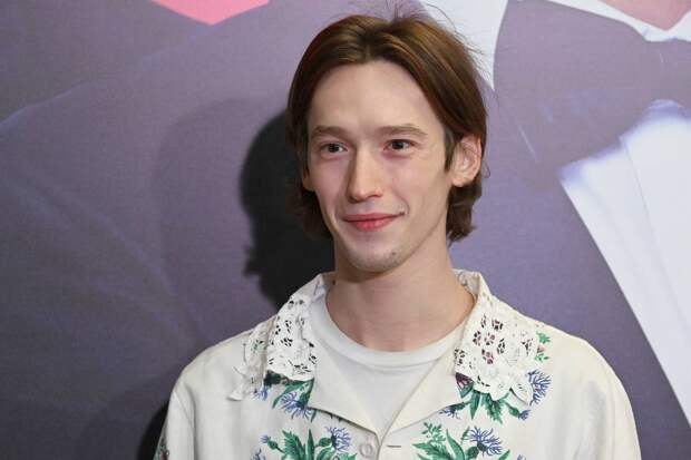 31-летний российский актер рассказал о жизни в деревне с бабушкой