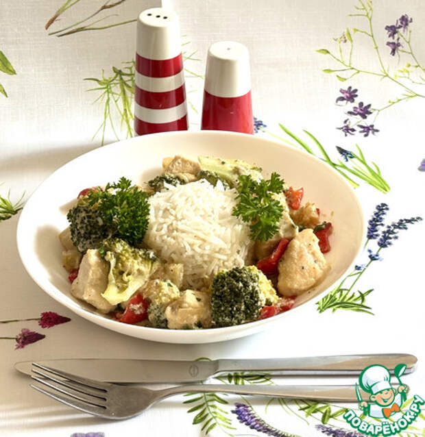 Куриная грудка с брокколи и перцем