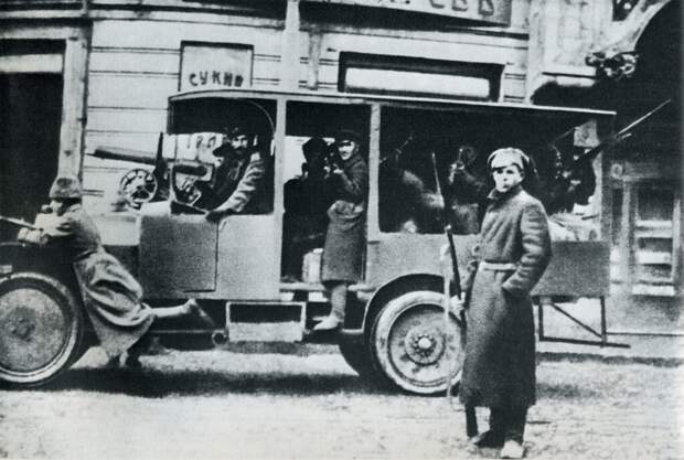 Красногвардейцы в начале 1918 года, Москва.