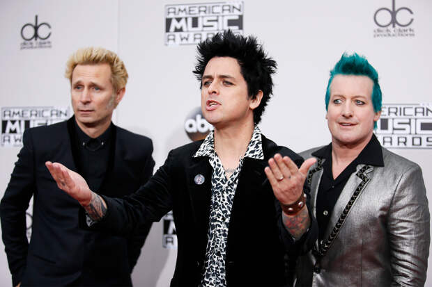 Green Day перепели свой хит ради шутки про Илона Маска