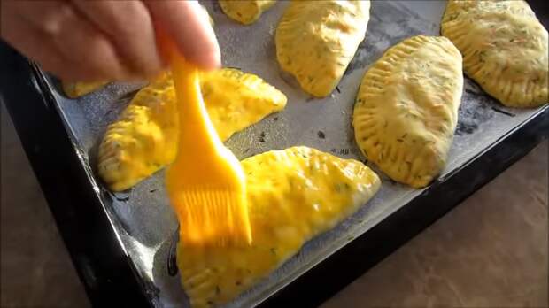 Пирожки с брынзой из морковного теста Пирожок, Вкусно, Рецепт, Брынза, Творог, Тесто, Длиннопост, Видео рецепт, Другая кухня, Видео
