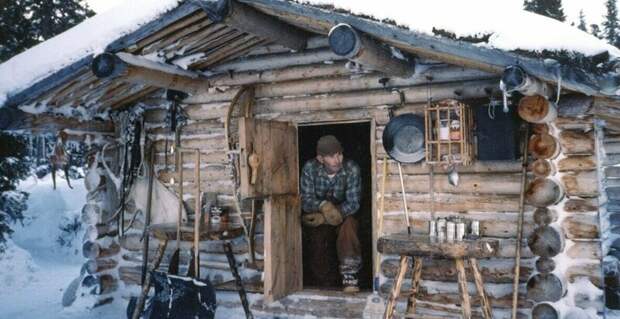 Уйдя на пенсию, Ричард Проеннек своими руками построил сруб и прожил на Аляске 30 лет Ричард Проеннек, аляска, в мире, жизнь, история, люди, сруб