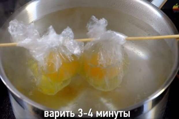 Особенный бутерброд с лососем, авокадо и яйцом пашот. Этап: 2