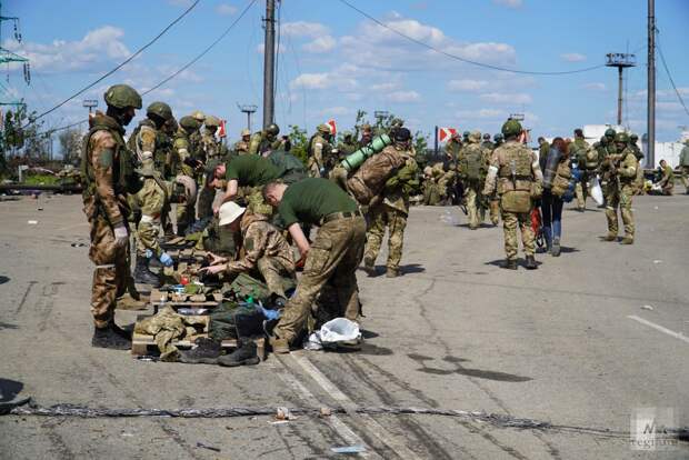 Сдача в плен с «Азовстали» полка «Азов» (запрещённая в России организация)
