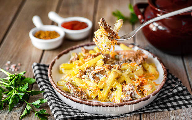 Картошка с лисичками в горшочках
