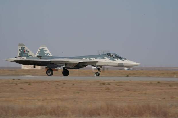 Чемезов: российские военные довольны истребителем Су-57 с новым двигателем