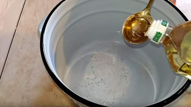 Зачем добавлять растительное масло при стирке кухонных полотенец