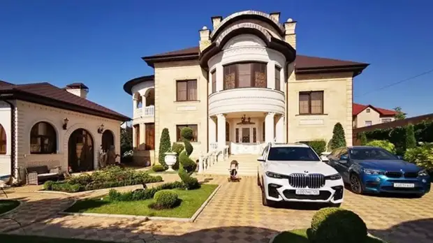 Глава ГИБДД Ставрополья заявил о непричастности к дизайну своего особняка