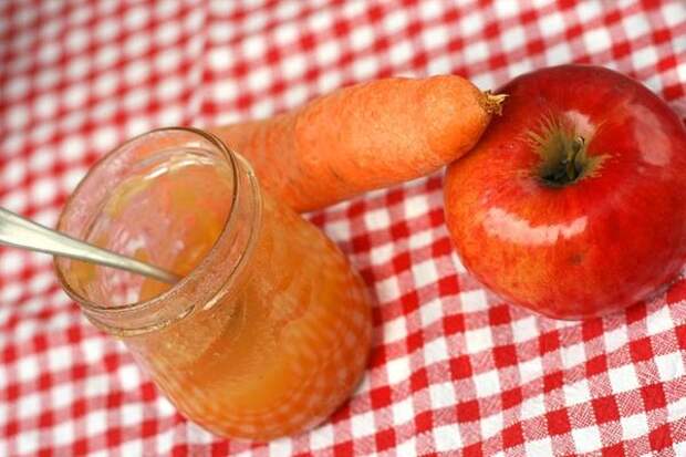 Можно заготовить морковку с фруктами или ягодами
