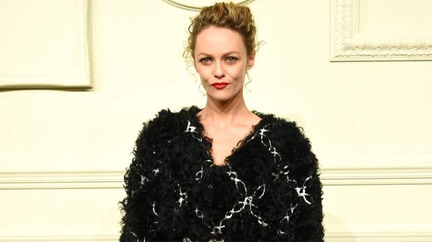 53-летняя Ванесса Паради снялась для обложки глянца: фото