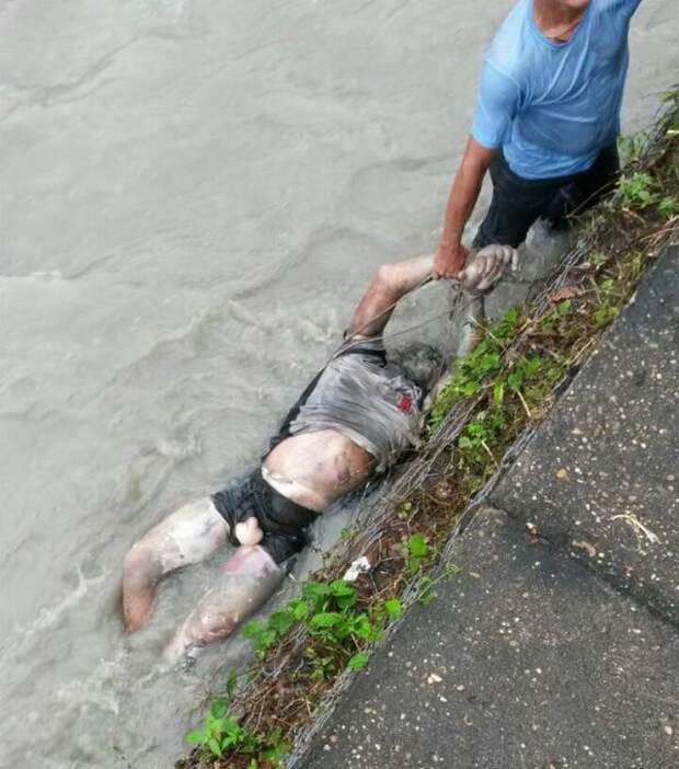 Дети купались в реке и нашли изуродованный труп