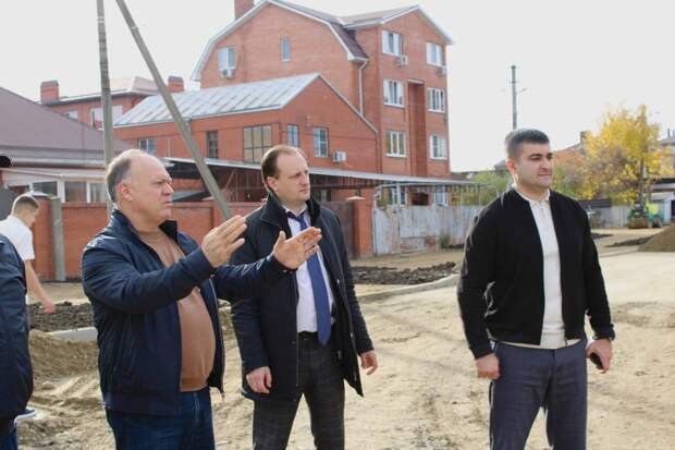 Глава Яблоновского городского поселения провёл инспекцию строящихся объектов