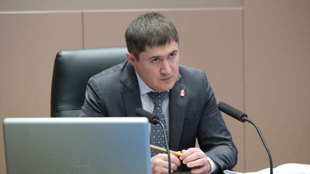 Глава Прикамья показал, как нужно жарить блины на костре