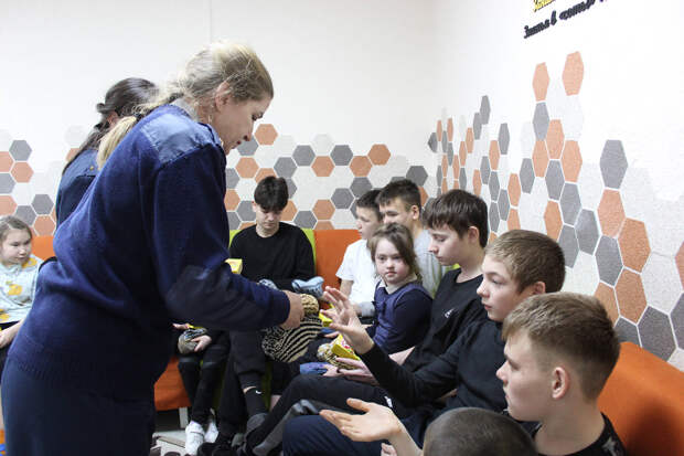 В мензелинском СИЗО №4 осужденная связала теплые носки для воспитанников детского центра