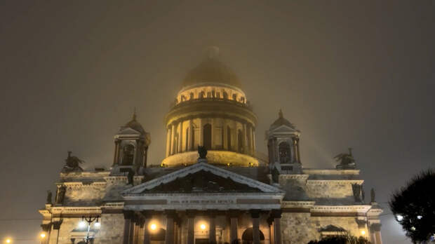 Санкт-Петербург окутал плотный туман