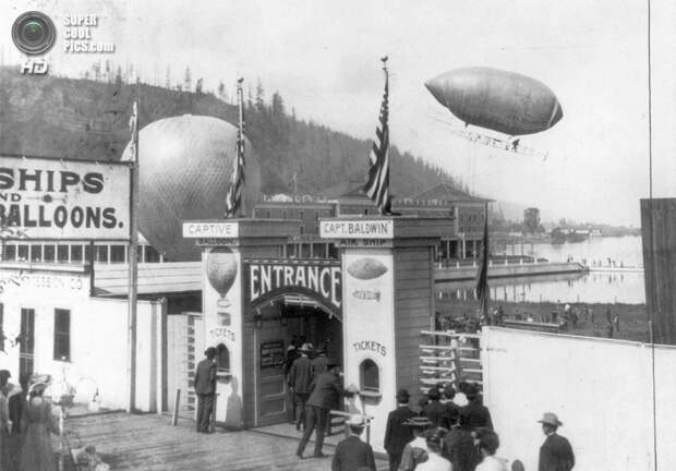 США. Портленд, Орегон. 1905 год. Мягкий дирижабль Томаса Скотта Болдуина на выставке, посвященной столетию экспедиции Льюиса и Кларка. (Library of Congress)