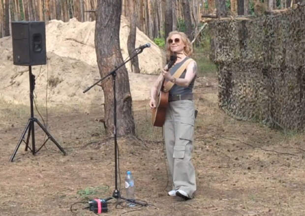 Известная певица Юта выступила с концертом для Ивановских десантников в зоне проведения СВО