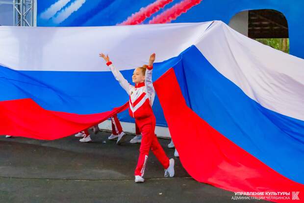 Русские песни и ходулисты с флагами: как Челябинск встретит День России